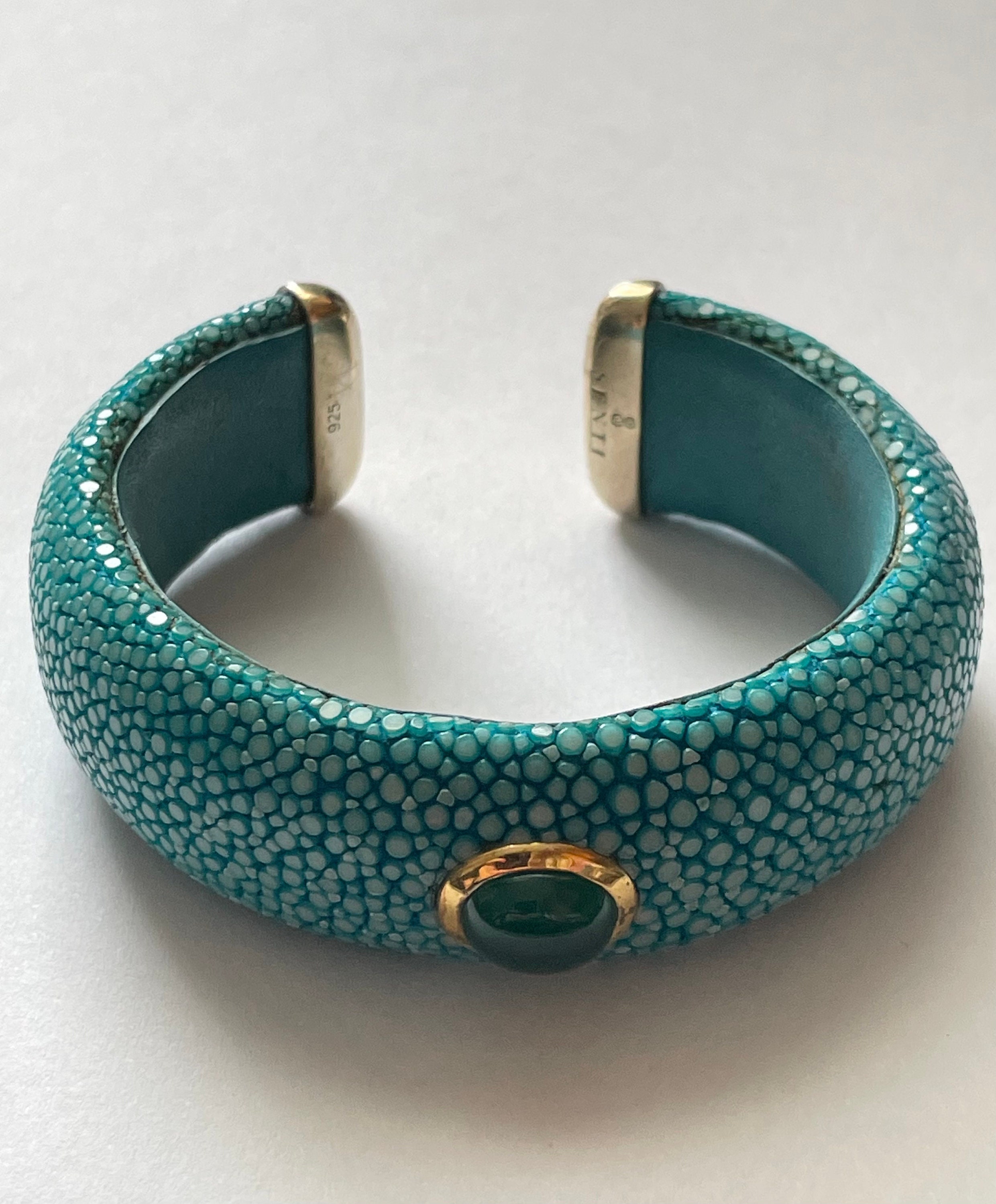 【関税込み】Toy Cuff Bracelet - Ivi - Green Onyx - Or Amazon.com: Handmade Green Onyx Gemstone Cuff Bangle