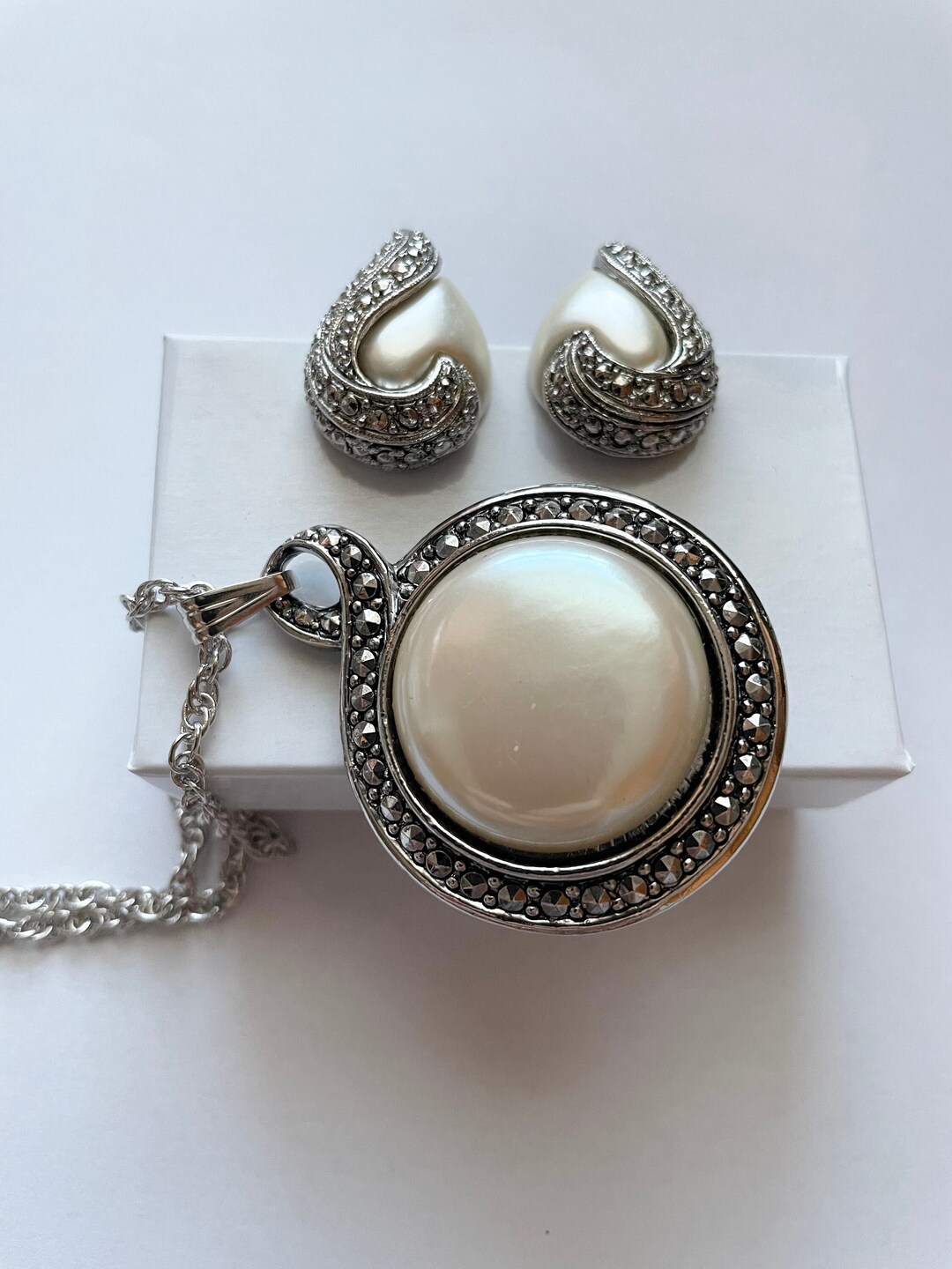 Vintage Avon 1993 Heirloom Riches Necklace and Earrings Set - Etsy