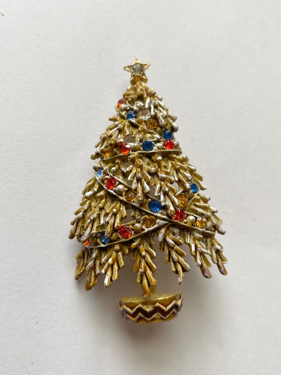 Vintage ART Rhinestone Christmas Tree Pin Brooch