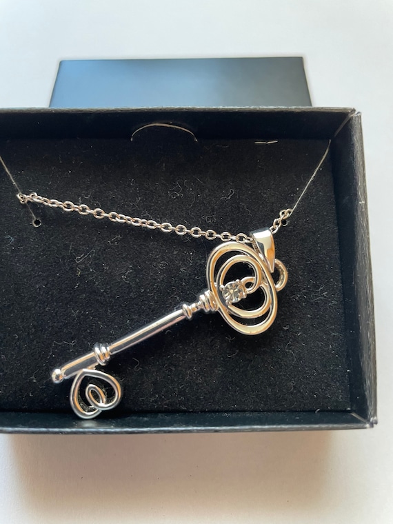 Vintage Avon Silver Key To My Heart Necklace UNUSE