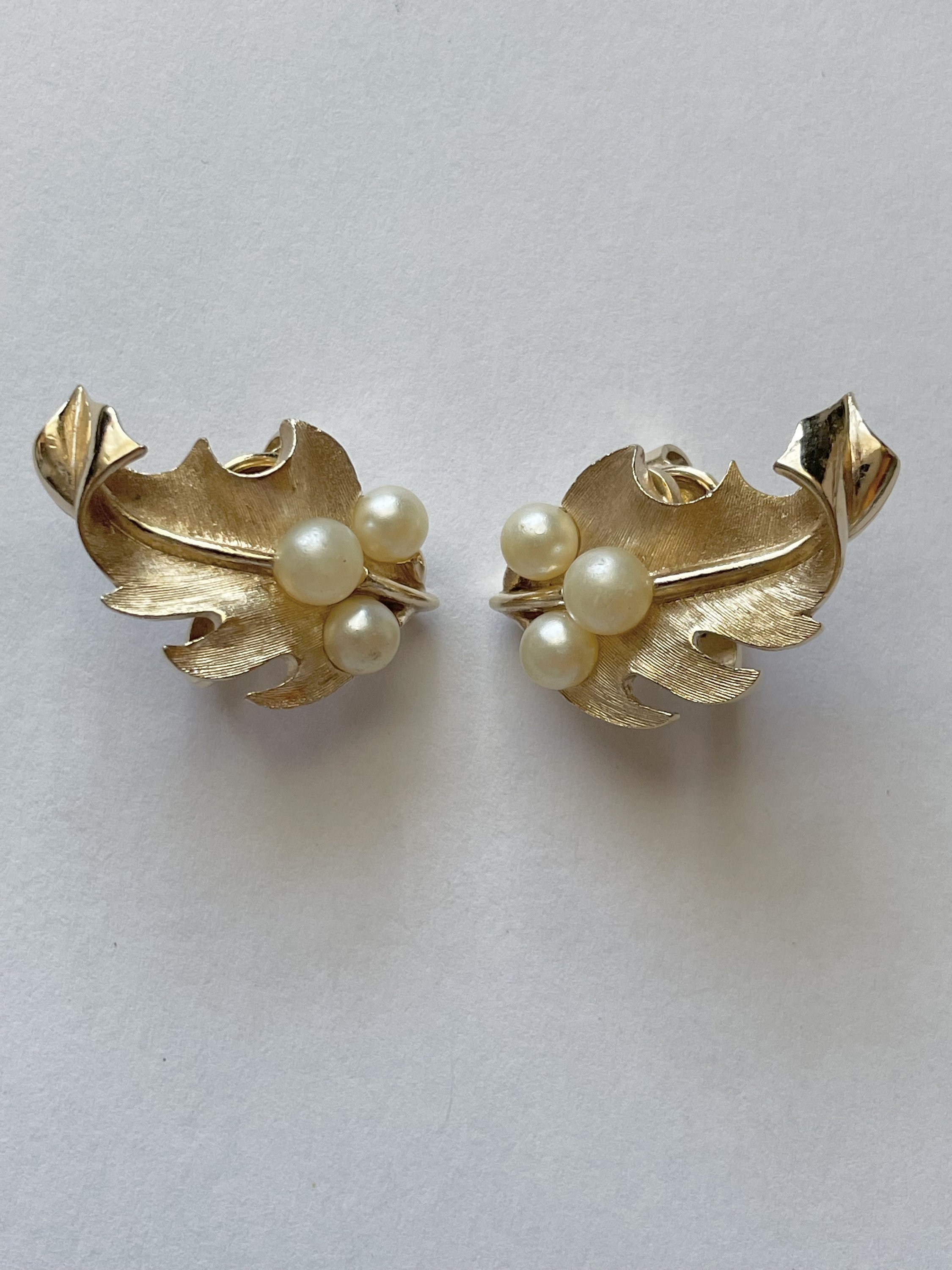 Trifari leaf on sale clip on earrings