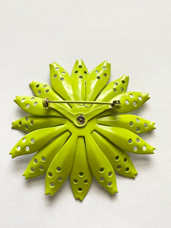 Vintage Retro Lime Green Enamel Flower Pin - image 3