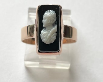 Viktoriansk ring i 14 karat roséguld med svart cameo, storlek 7