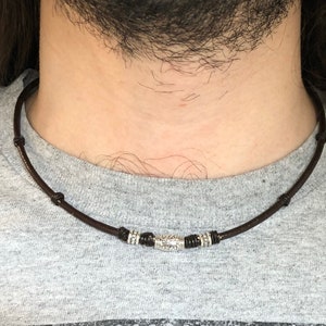 Herren Leder Halsband: Versilberte Perlen, Boho Kette