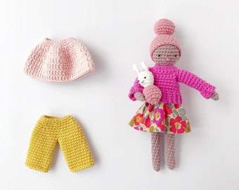 ENGLISH & FRANÇAIS: pdf crochet amigurumi MINI doll pattern Cassandra