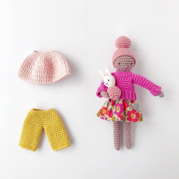 ENGLISH & FRANÇAIS: pdf crochet amigurumi MINI doll pattern Cassandra