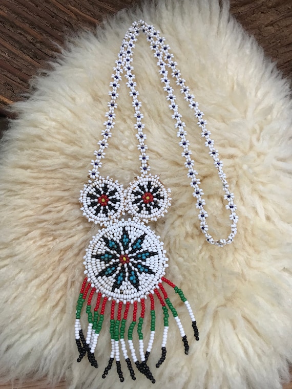 BEADED NECKLACE T-SHIRT