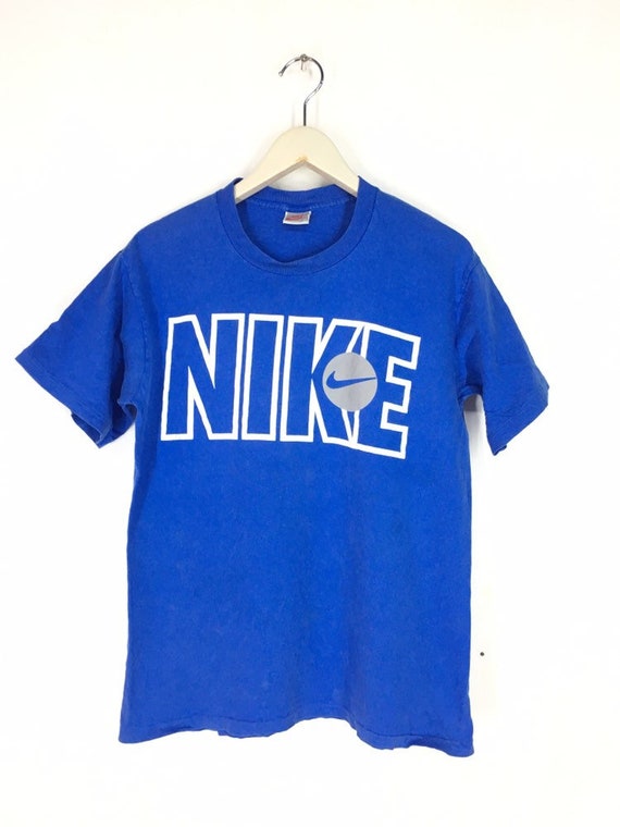 nike spell out t shirt