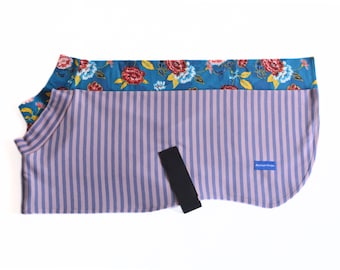Abrigo ligero para galgo, talla pequeña, con estampado floral azul, rayas rosas y moradas y forro negro, diseño BlueGum.