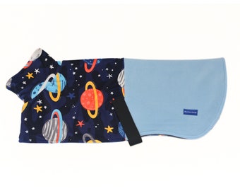 Abrigo de galgo de terciopelo polar con panel lateral y estampado de planetas - Forro polar - Talla mediana - Diseño BlueGum