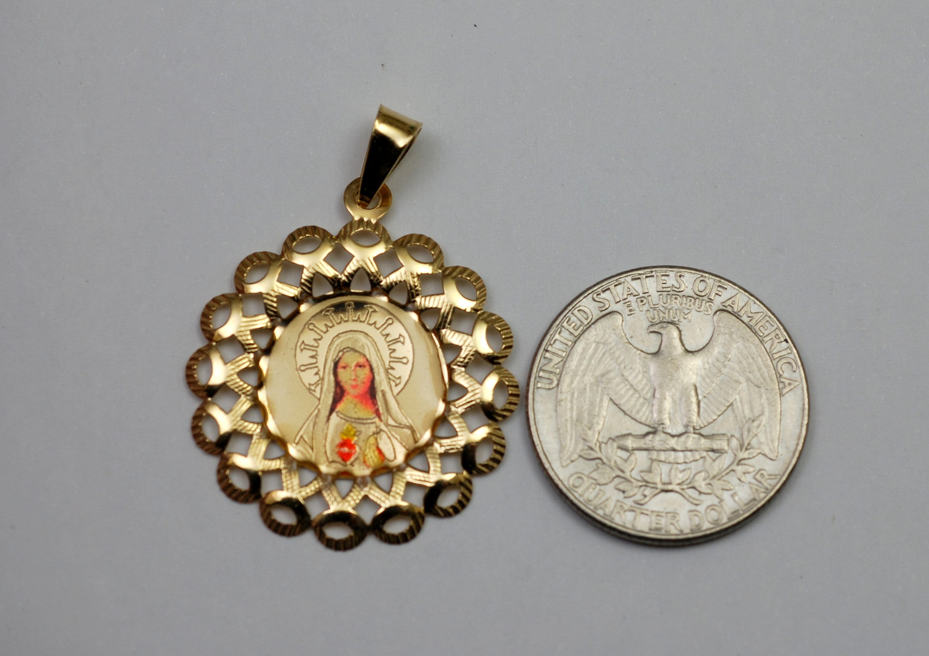 Colgante Virgen María de oro de 14K - Etsy España