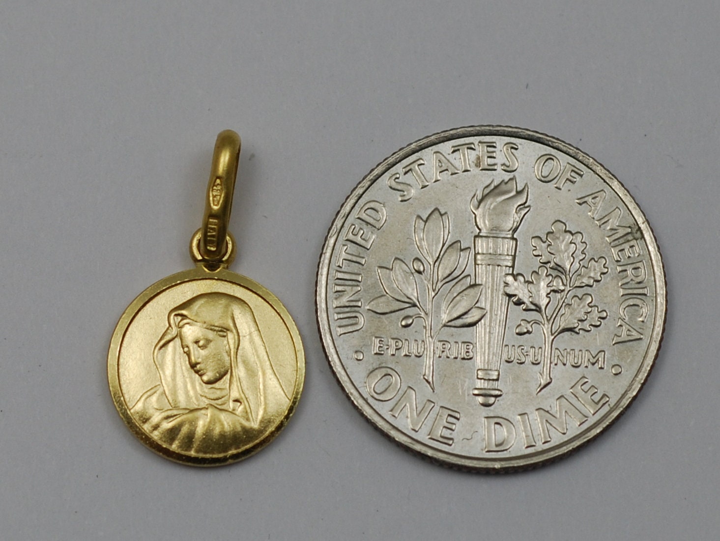 14K solid gold Virgin Mary ( Madonna ) pendant