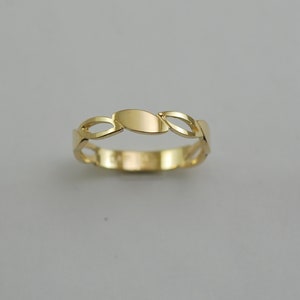 10K solid gold small design ladies ring