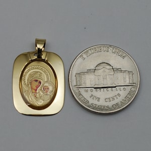 14K gold oval shape Virgin Mary & child pendant