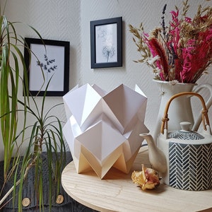 Origami Table Lamp in paper image 2