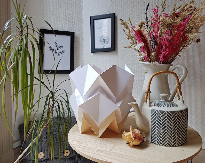 Origami Table Lamp in paper image 2