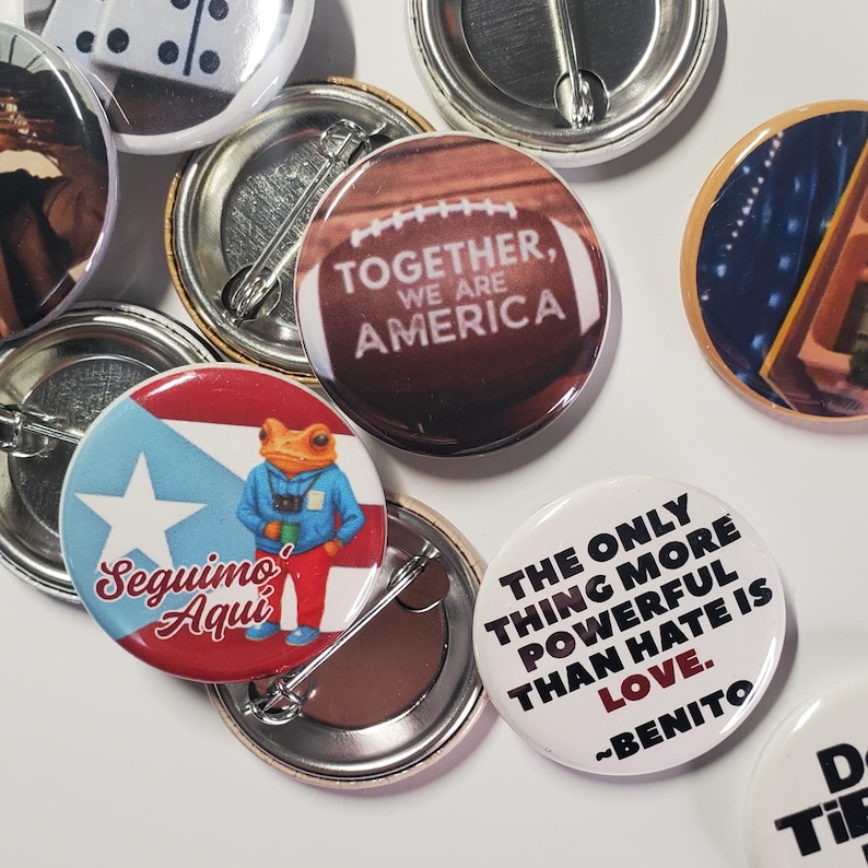 Bad Bunny Pin, DeBÍ TiRAR MáS FOToS Pin, Seguimos aqui, DtMF, Sapo Concho, Jibaro pin, Bad Bunny Magnet, bad bunny superbowl Bild 1
