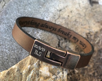 Bracciale in pelle con messaggio nascosto: chiusura in rame con incisione personalizzata
