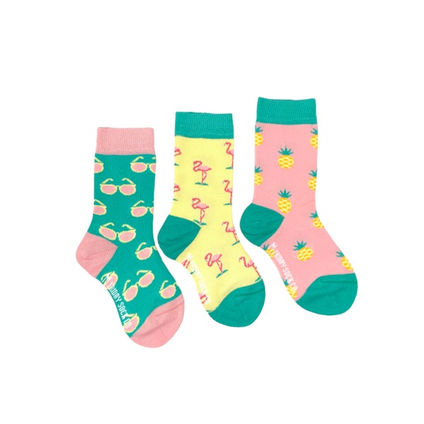 Chaussettes pour enfants | Flamants roses, ananas et lunettes de soleil | Friday Sock Co Chaussettes dépareillées | Coton biologique | Chaussettes d’été | Chaussettes pour filles | Chaussettes roses