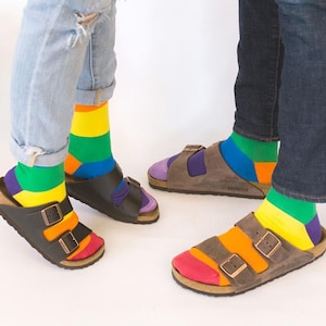レディースソックス | Love is Love | Friday Sock Co ミスマッチソックス | プライドソックス | レインボーソックス | プライドパレードソックス | LGTBQ+ | ブライトソックス