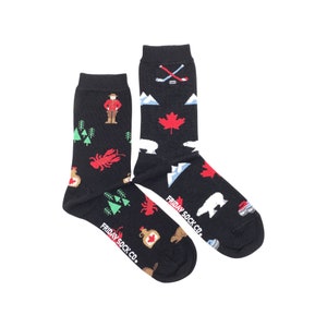 Damen Crew Socken | Kanada Icons | Friday Sock Co. Mismatched Socken | Bio Baumwolle | Kanadisches Souvenir | Geschenk für Sie | Kanadische Socken