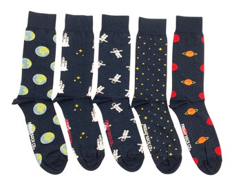 Chaussettes pour hommes | Espace | Friday Sock Co. Chaussettes dépareillées | Boîte à linge | Idées cadeaux | Coffret cadeau | Chaussettes amusantes | Chaussettes astronaute | Chaussettes Planète