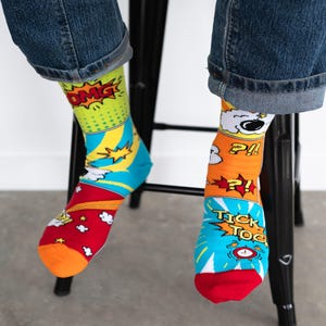 Calcetines de hombre / Cómics / Calcetines desiguales de Friday Sock Co / Superhéroes y villanos / Calcetines coloridos / Calcetines divertidos