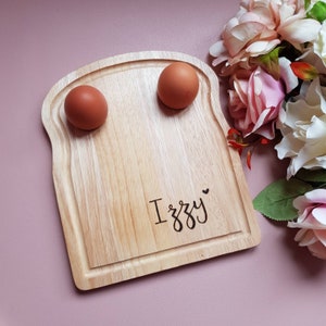 Gepersonaliseerde eierplank, aangepast paascadeau, eierdopje, eieren en soldaten, toastplank, houten bord, kerstcadeau voor hem
