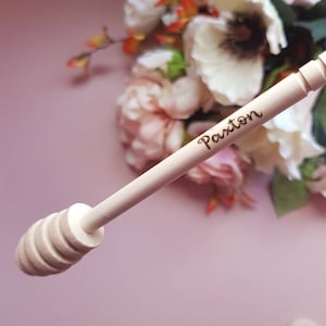 Personalised honey dipper, bee honey spoon, serving drizzle stick, kitchenware, wooden honey stirrer, drizzler, twister stick