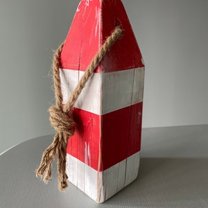 Mittlere bunte dekorative Holzboje, Stranddekor, Küstendekor