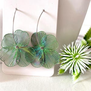 Flower earrings/green earrings/ear jewelry/women&#39;s gift/fashion earrings