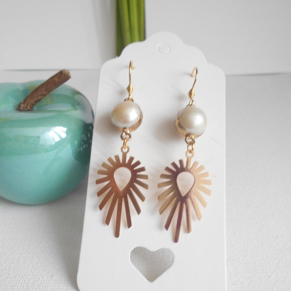 boucles d'oreilles perle nacre/boucles d'oreilles doré/ boucles d'oreilles fantaisies/cadeau femme