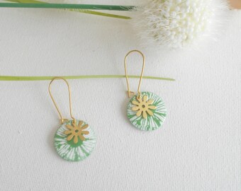 boucle d'oreilles pendante colorée vert et blanc