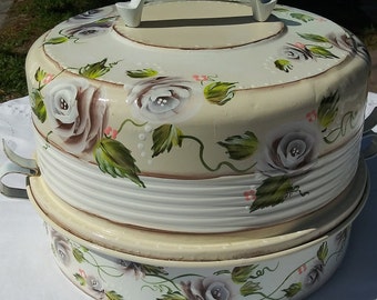 A sweet rare one-of-a-kind vintage cake saver!