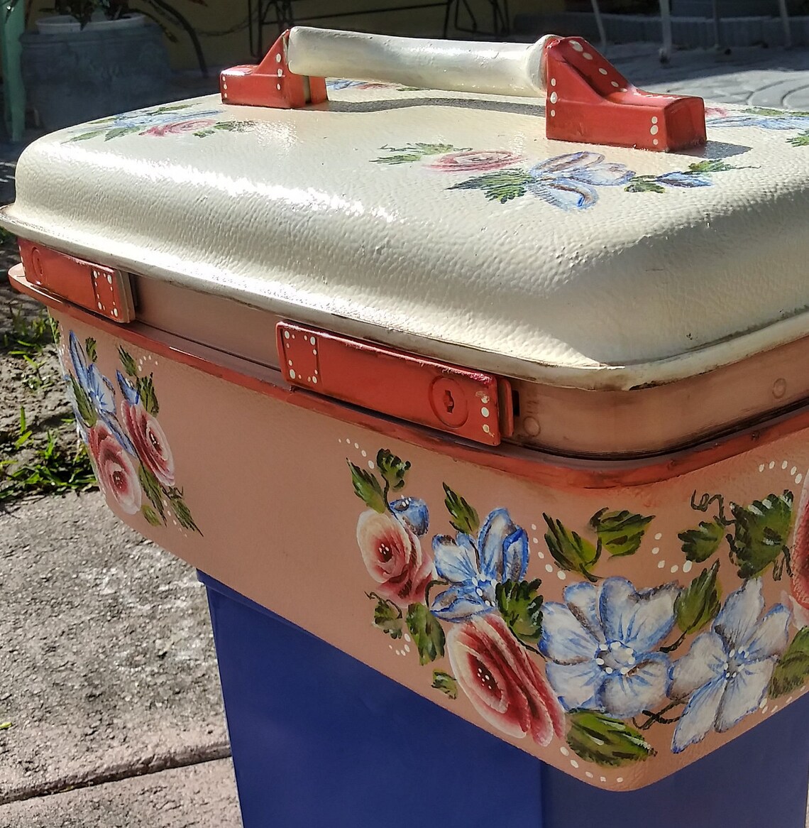 A Beautifully Hand Painted Ladies Train Case Cosmetic Case Etsy