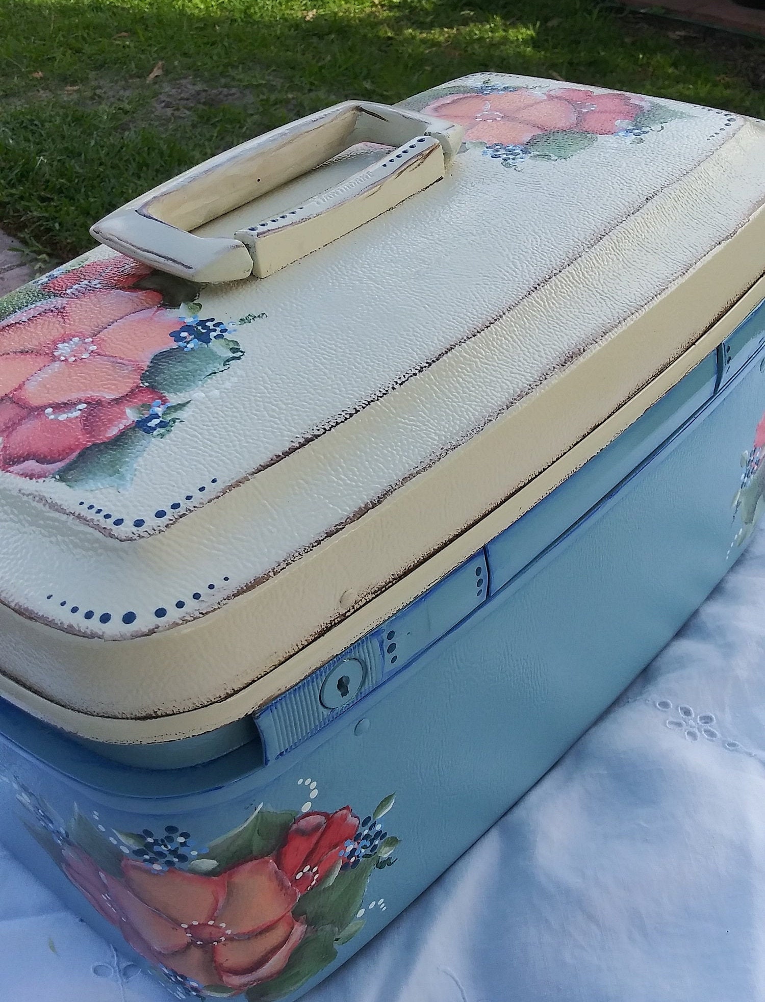 A Beautifully Hand Painted Ladies Train Case Cosmetic Case Etsy