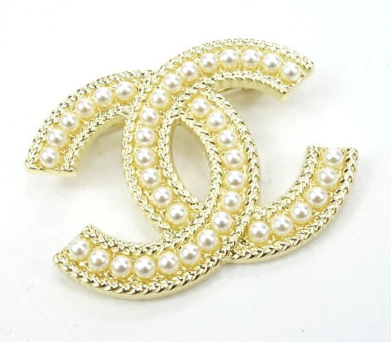 Chanel Pearl CC Brooch – The Champagne Diet Boutique