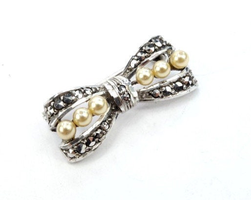 Broche Nœud Sans Fin En Argent Et Composite - Style Années 70 - Occasion Vintage