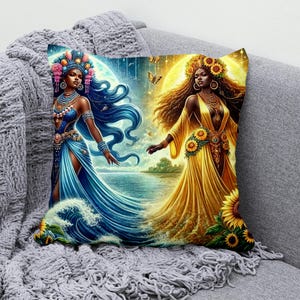 Puede incluir: Dos mujeres de piel oscura, una con un vestido azul con una corona de flores y la otra con un vestido amarillo con girasoles en el pelo, se encuentran en una pintura estilizada con una luna y un sol detrás de ellas.
