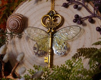 Magickal Realms Key Necklace - Mintakan - Mother of Pearl & Quartz –  Stellar Fae Creations