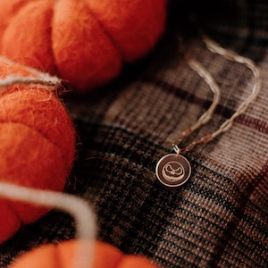 パンプキンキング風ネックレス、14Kゴールドフィルドまたはスターリングシルバーネックレス