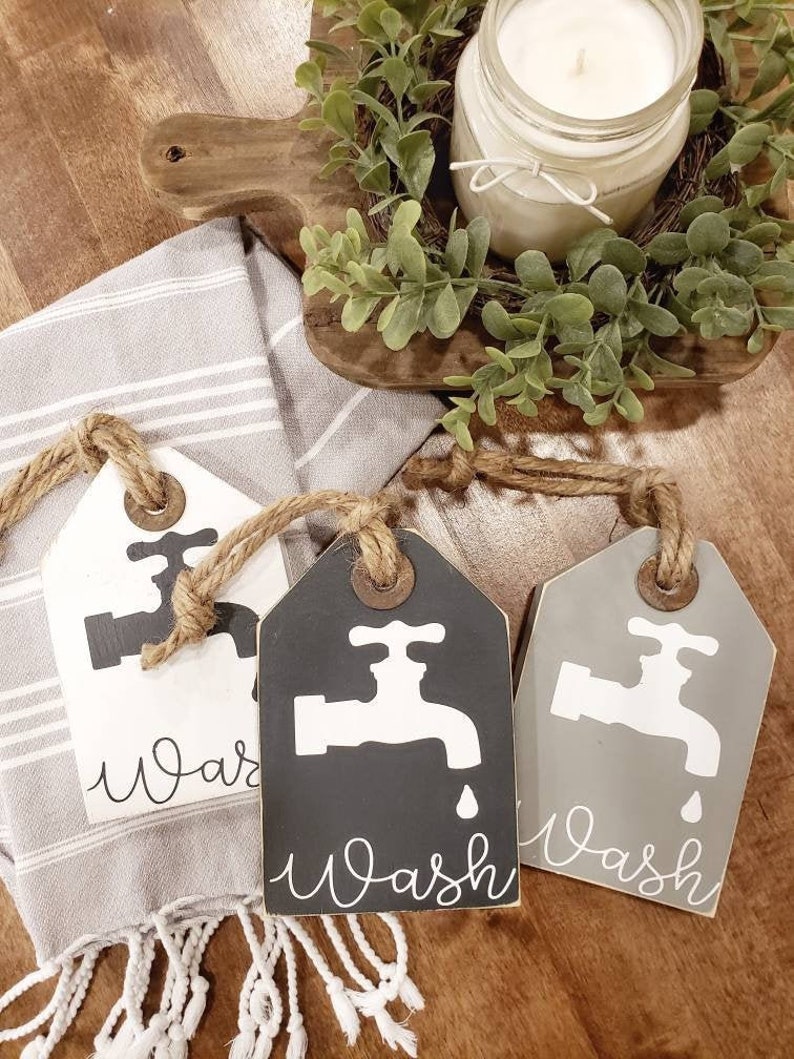 Farmhouse Bathroom Wall Decor Ideas