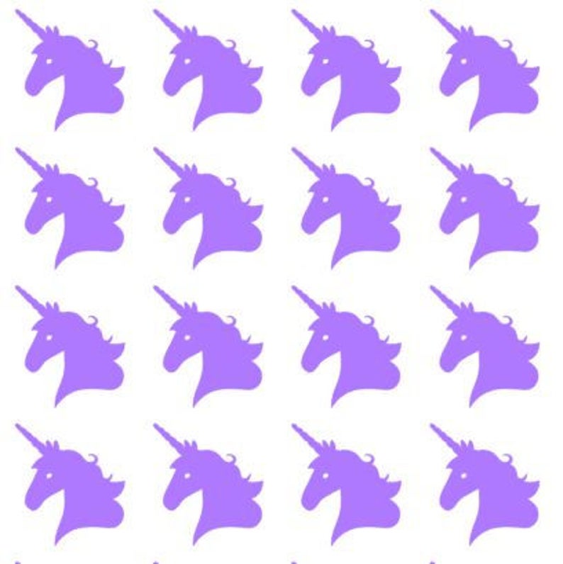 Puede incluir: Un papel digital con un patr&oacute;n repetido de siluetas de unicornios morados.