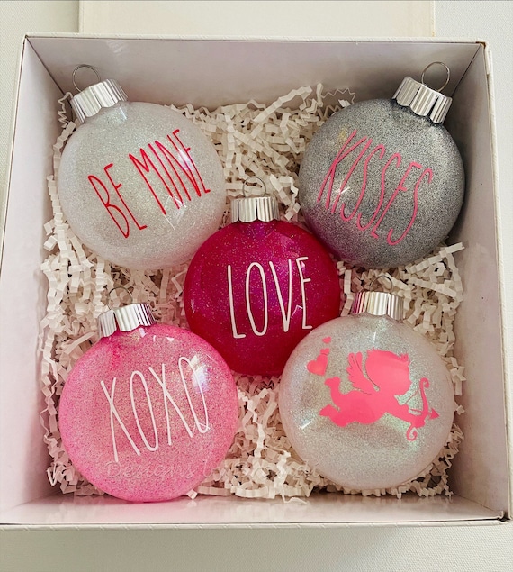 Valentine ornaments deals