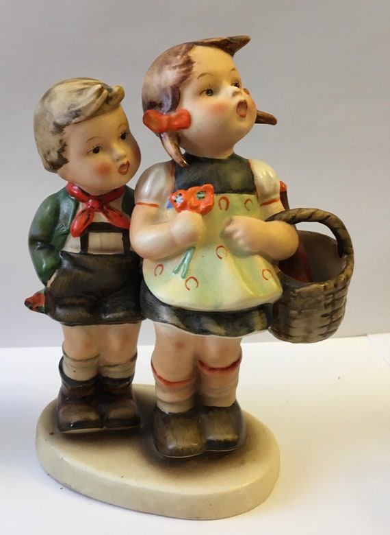 Vintage Hummel Figurine: 