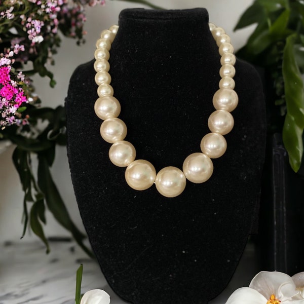 Pearl statement necklace, big pearl, Wilma Flintstones, large pearl, available in different colors, Enjoy exploring in my jewelry store