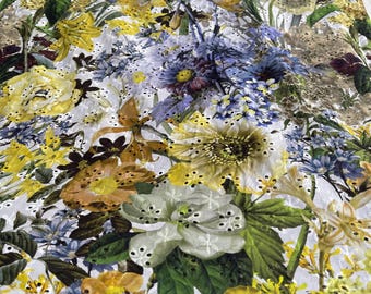 Italienischer Baumwollbatist Sangallo Stickerei Stoff in weiß blau grün Designerstoff mit Blumen und Lochstickerei Frühlingsblumen