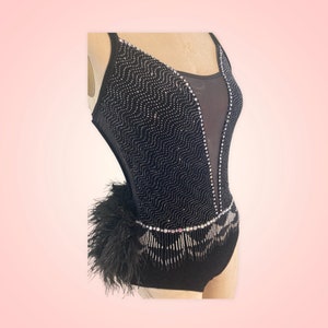 Custom Dance Kostüm, Tanz Wettbewerb, handgemachtes Tanzkostüm, schwarzer Samt mit silbernem Glitzer, Ombre Fransen, schwarze Straußenfedern