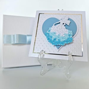 Girly ansichtkaart, wenskaart voor kleine prinses, blauwe jurk, gelukkige verjaardagskaart, bloemenwenskaart, kaart met een doos
