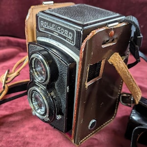 Vintage Rolleicord IIC TLR Camera: Carl Zeiss Lens, TowerFlex Case